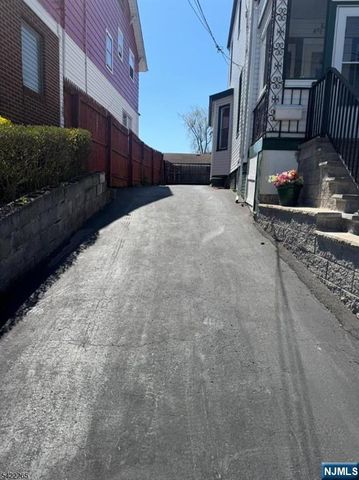 14 Helen Place, Newark, NJ 07106