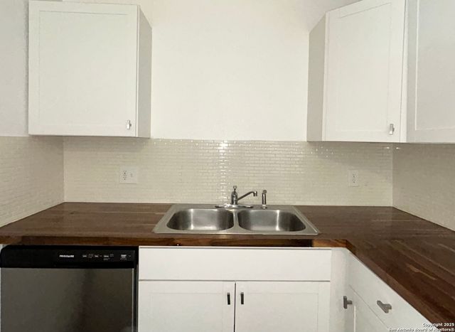 310 Finton B, San Antonio, TX 78204