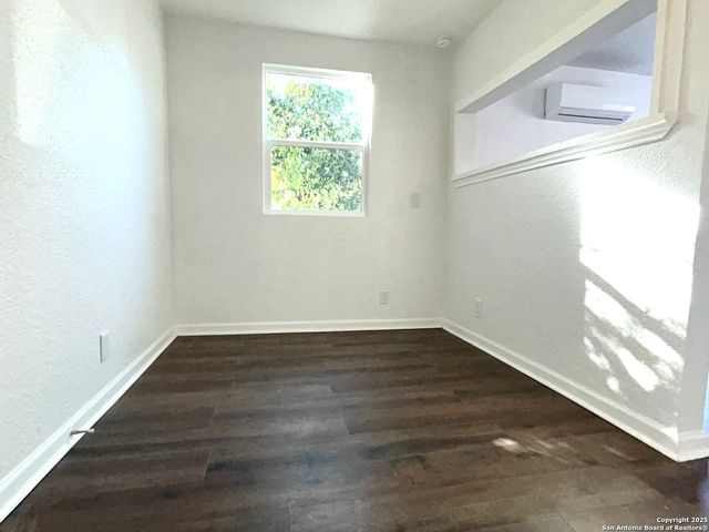 310 Finton B, San Antonio, TX 78204