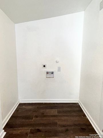 310 Finton B, San Antonio, TX 78204