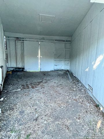 310 Finton B, San Antonio, TX 78204