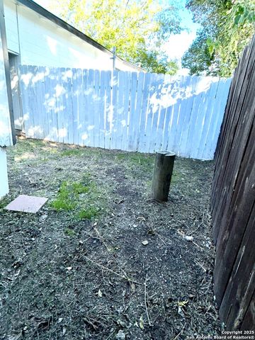 310 Finton B, San Antonio, TX 78204