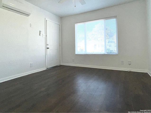 310 Finton B, San Antonio, TX 78204