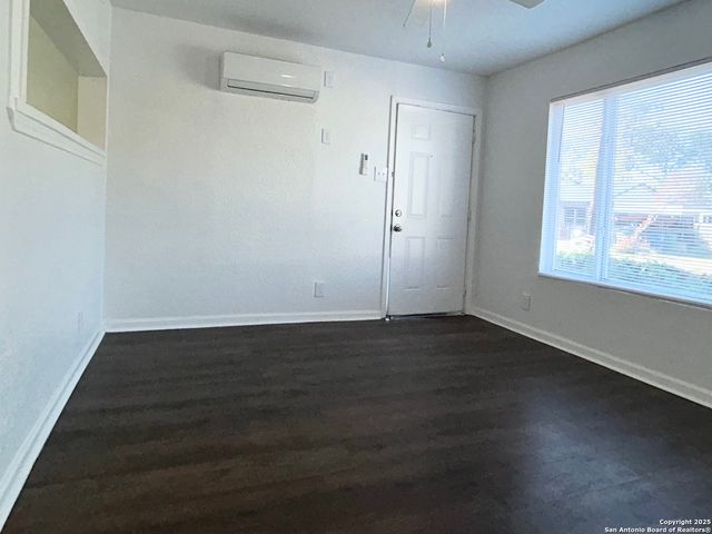 310 Finton B, San Antonio, TX 78204