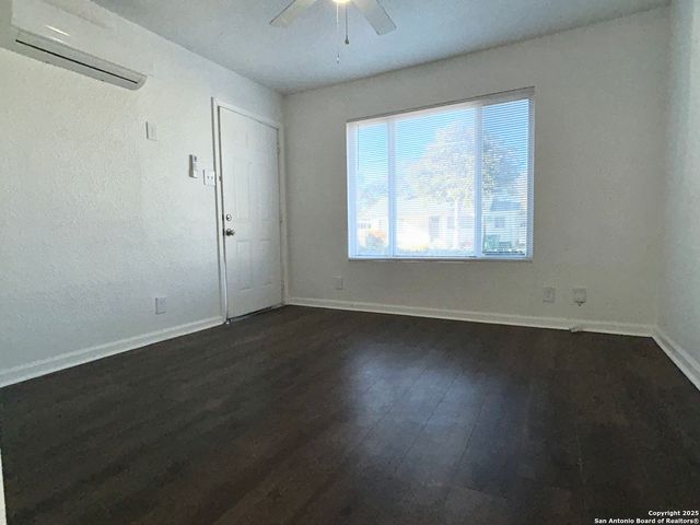 310 Finton B, San Antonio, TX 78204