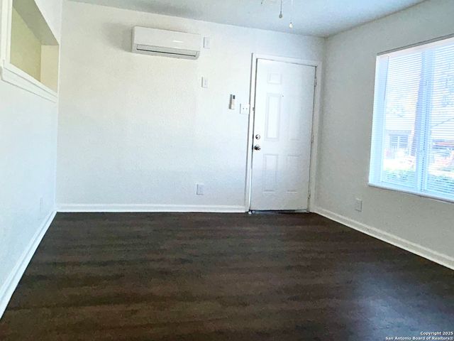 310 Finton B, San Antonio, TX 78204