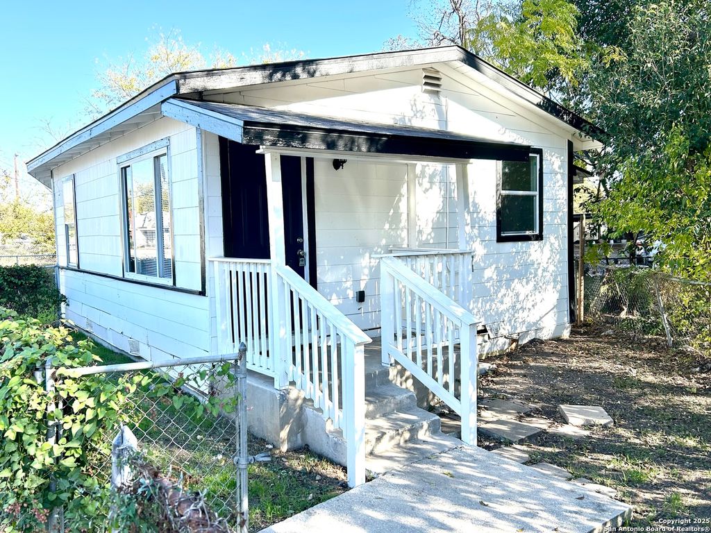 310 Finton B, San Antonio, TX 78204