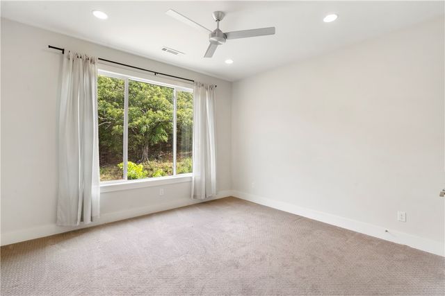 1054 E Huntsville Road, Fayetteville, AR 72701