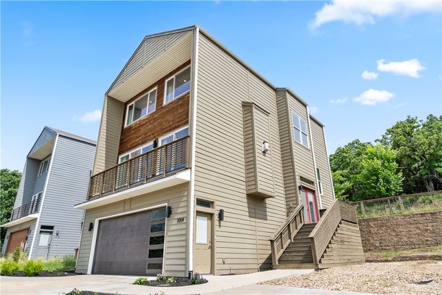 1054 E Huntsville Road, Fayetteville, AR 72701