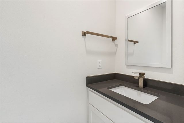 1054 E Huntsville Road, Fayetteville, AR 72701