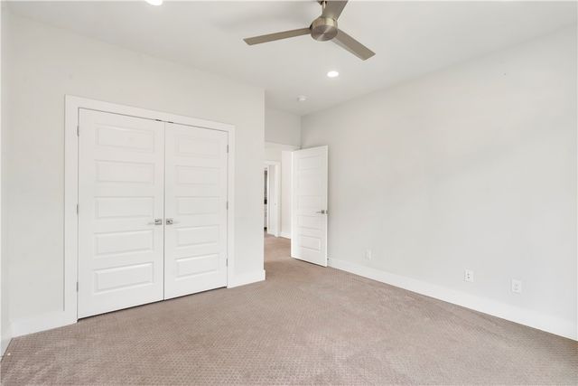 1054 E Huntsville Road, Fayetteville, AR 72701