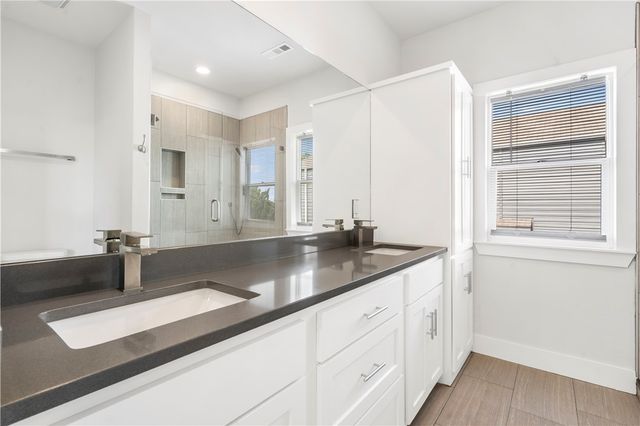 1054 E Huntsville Road, Fayetteville, AR 72701