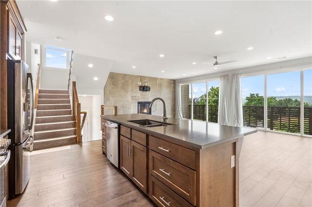 1054 E Huntsville Road, Fayetteville, AR 72701