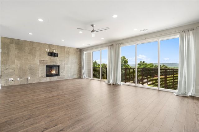 1054 E Huntsville Road, Fayetteville, AR 72701