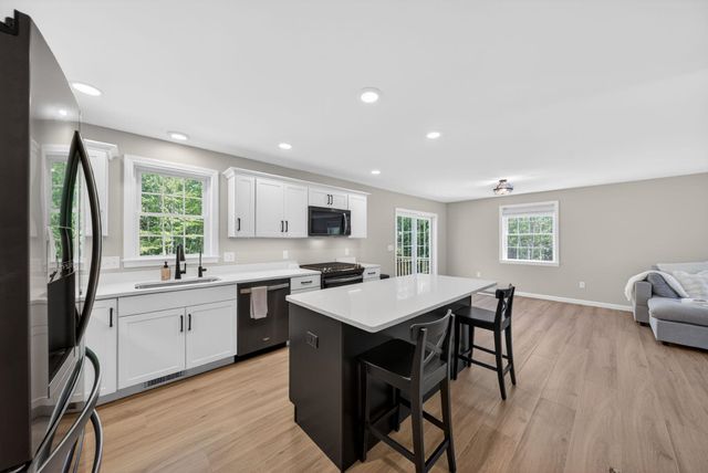 47 Chestnut Drive, Allenstown, NH 03275