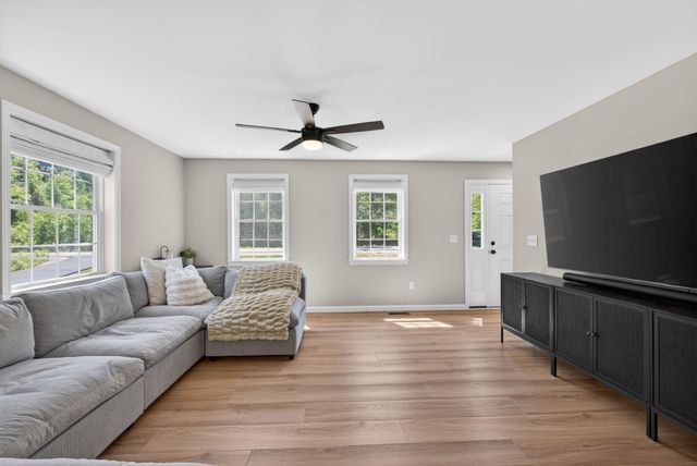47 Chestnut Drive, Allenstown, NH 03275
