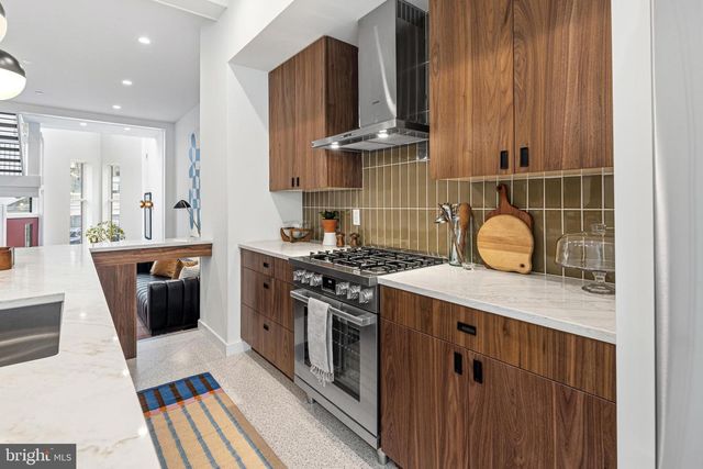 633 E THOMPSON ST, Philadelphia, PA 19125