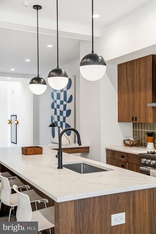 633 E THOMPSON ST, Philadelphia, PA 19125