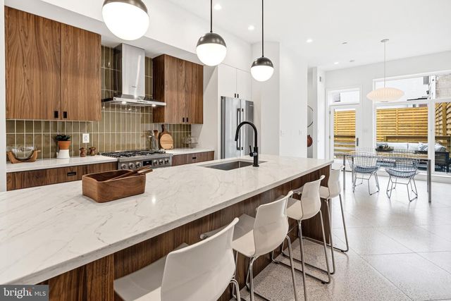 633 E THOMPSON ST, Philadelphia, PA 19125