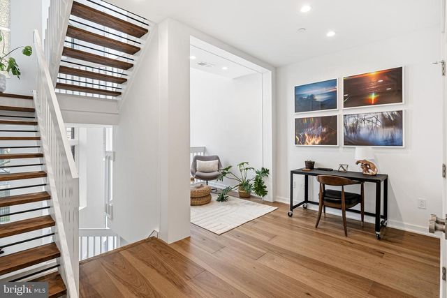 633 E THOMPSON ST, Philadelphia, PA 19125