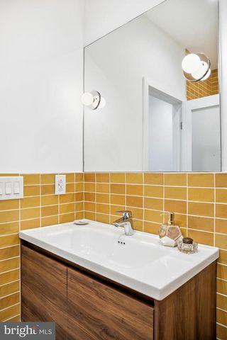 633 E THOMPSON ST, Philadelphia, PA 19125