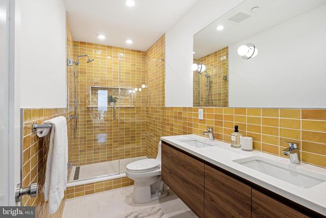 633 E THOMPSON ST, Philadelphia, PA 19125