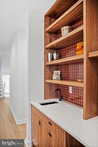 633 E THOMPSON ST, Philadelphia, PA 19125