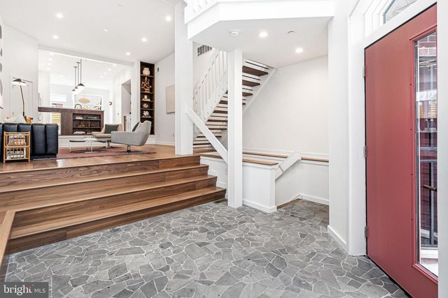 633 E THOMPSON ST, Philadelphia, PA 19125