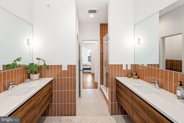 633 E THOMPSON ST, Philadelphia, PA 19125