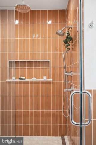 633 E THOMPSON ST, Philadelphia, PA 19125