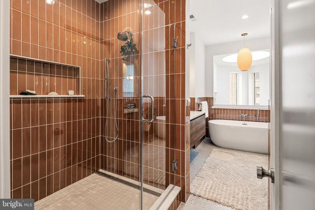 633 E THOMPSON ST, Philadelphia, PA 19125