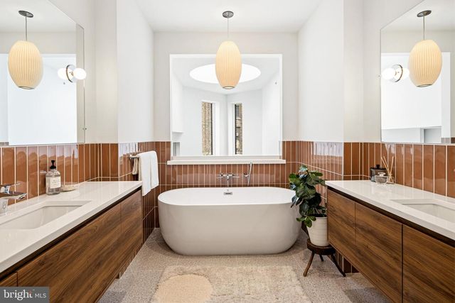 633 E THOMPSON ST, Philadelphia, PA 19125