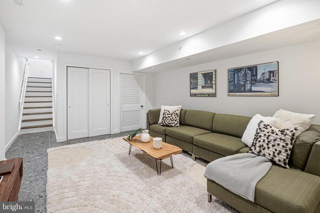 633 E THOMPSON ST, Philadelphia, PA 19125