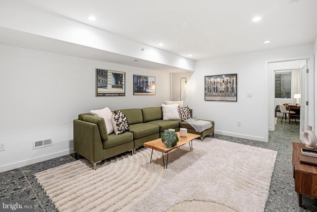 633 E THOMPSON ST, Philadelphia, PA 19125