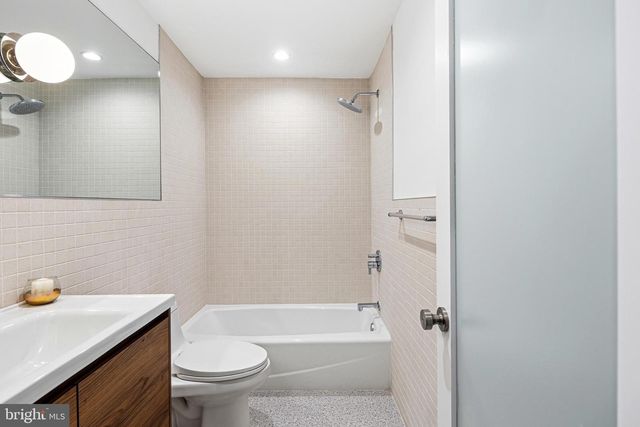 633 E THOMPSON ST, Philadelphia, PA 19125