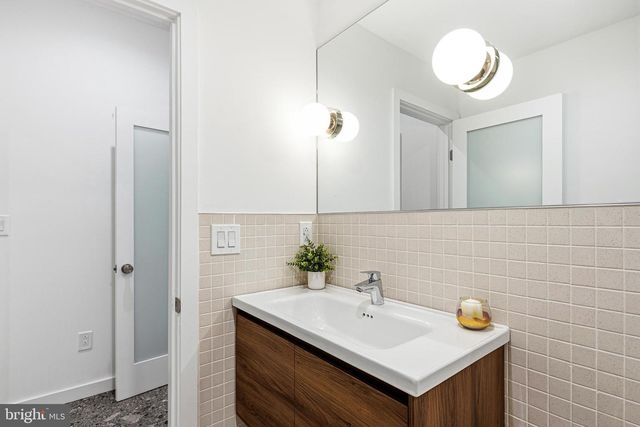 633 E THOMPSON ST, Philadelphia, PA 19125