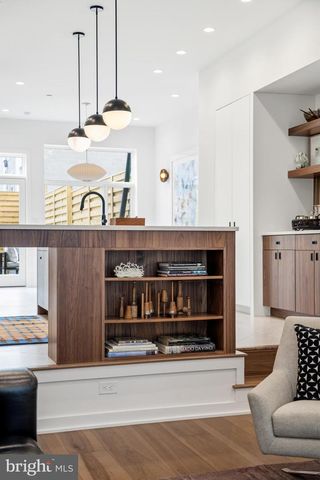 633 E THOMPSON ST, Philadelphia, PA 19125