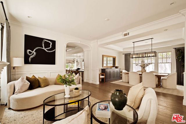 867 Wellesley Avenue, Los Angeles, CA 90049