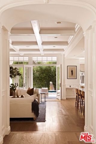 867 Wellesley Avenue, Los Angeles, CA 90049