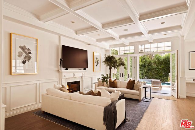 867 Wellesley Avenue, Los Angeles, CA 90049