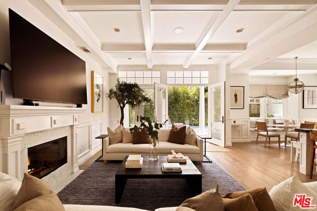 867 Wellesley Avenue, Los Angeles, CA 90049