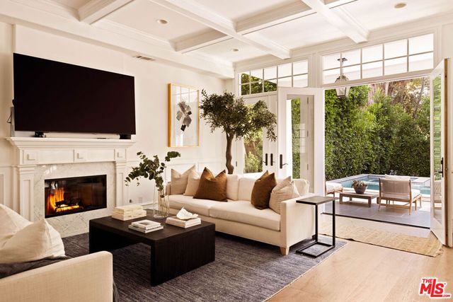 867 Wellesley Avenue, Los Angeles, CA 90049