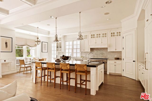 867 Wellesley Avenue, Los Angeles, CA 90049