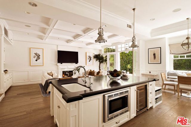 867 Wellesley Avenue, Los Angeles, CA 90049
