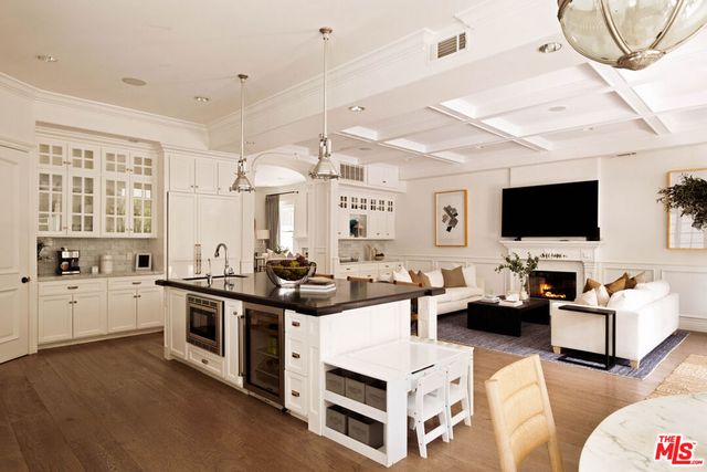 867 Wellesley Avenue, Los Angeles, CA 90049