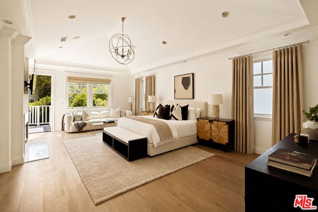 867 Wellesley Avenue, Los Angeles, CA 90049