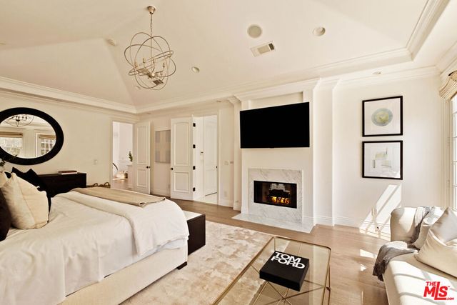 867 Wellesley Avenue, Los Angeles, CA 90049