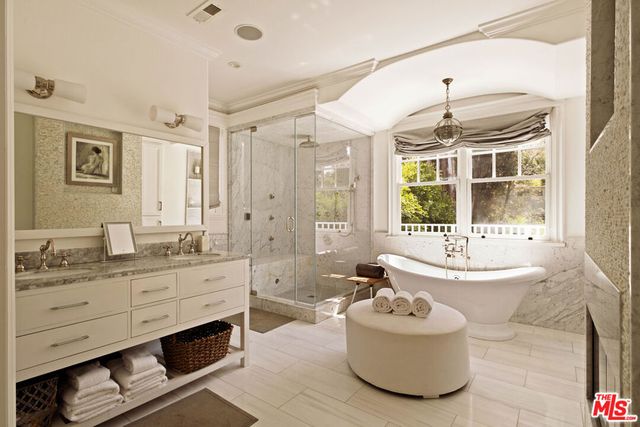 867 Wellesley Avenue, Los Angeles, CA 90049