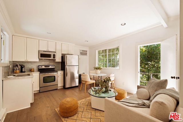 867 Wellesley Avenue, Los Angeles, CA 90049