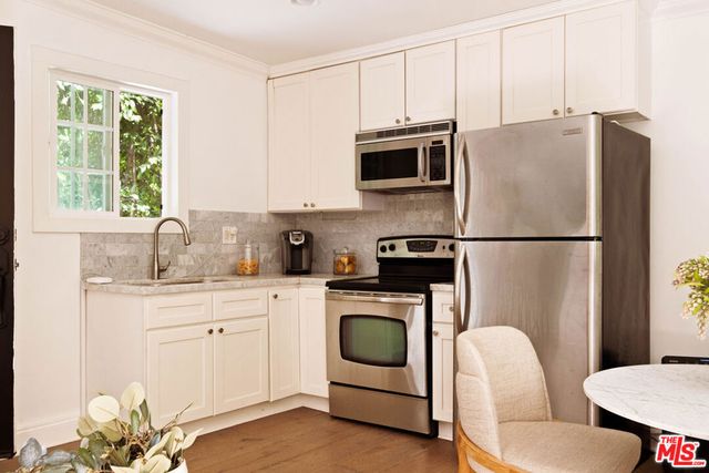 867 Wellesley Avenue, Los Angeles, CA 90049